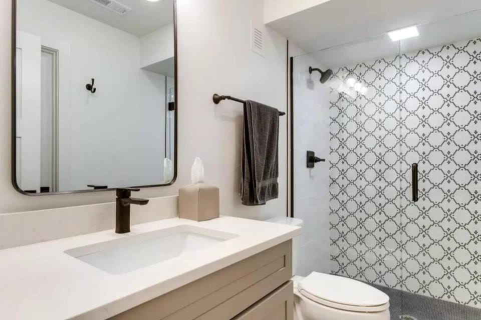 Stylish Studio on Jefferson Park Apartment in Denver