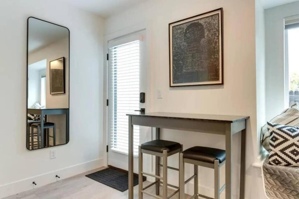 Stylish Studio on Jefferson Park Apartment in Denver