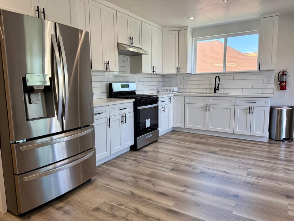kitchen, Internal: Not applicable to any particular room