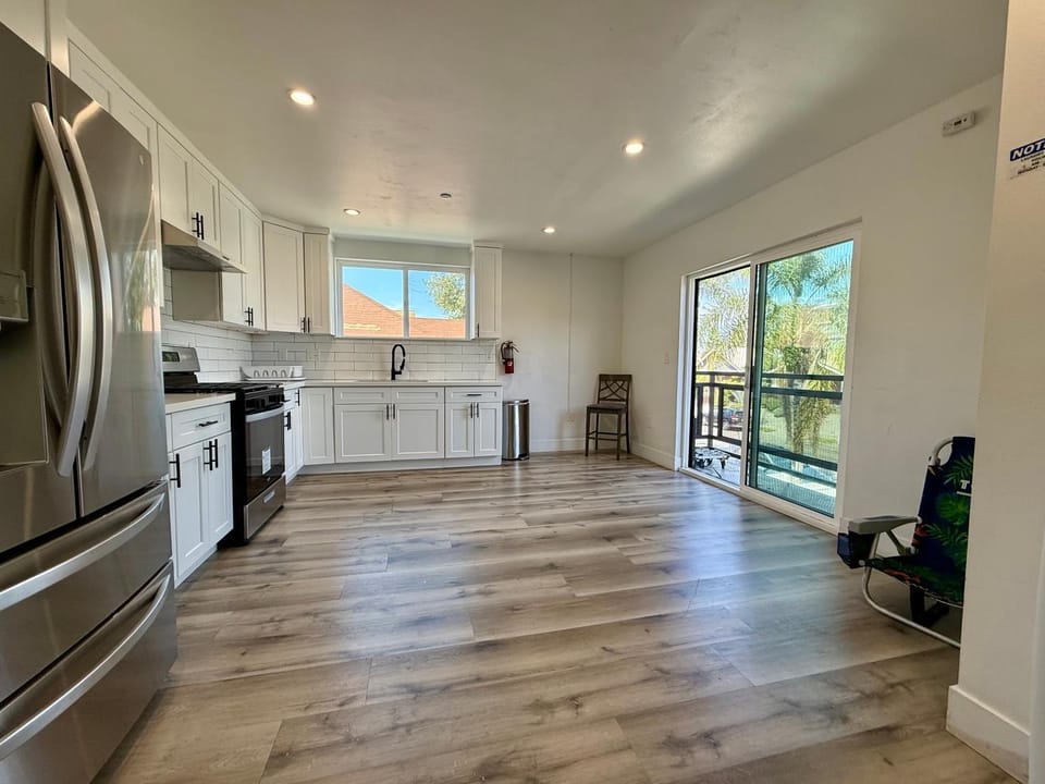 Kitchen or kitchenette, Internal: Not applicable to any particular room