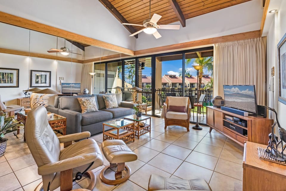 Kamaole Sands #2-404 Beautiful Oceanview Penthouse, A/C, Great Location Apartment in Kamaole