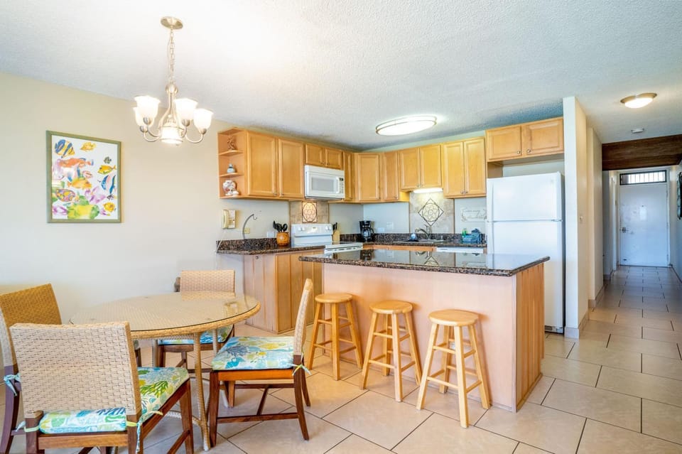 Kamaole Sands #5-313 Idyllic Ocean Courtyard View, Across from Beach A/C Apartment in Kamaole