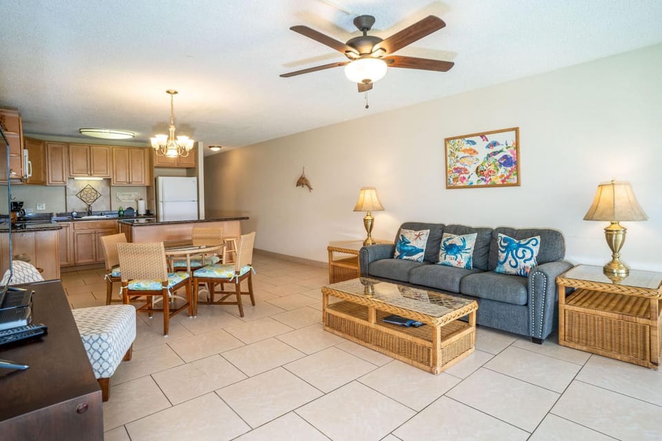Kamaole Sands #5-313 Idyllic Ocean Courtyard View, Across from Beach A/C Apartment in Kamaole