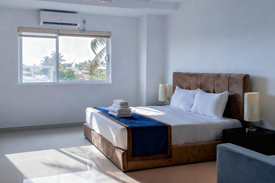 Bed, Seating area, Bedroom, air conditioner