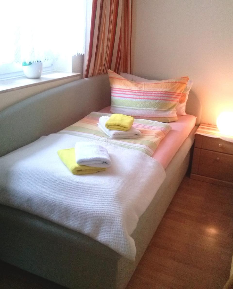 Bed, Photo of the whole room, Decorative detail