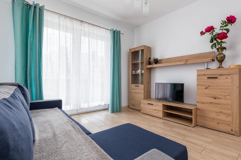 TV and multimedia, Living room, Photo of the whole room, Seating area, Evening entertainment