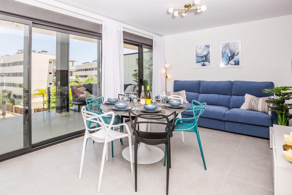 Communal lounge/ TV room, Living room, Lobby or reception, Other, Dining area, Sea view
