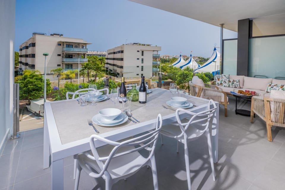 Restaurant/places to eat, Balcony/Terrace, Other, Dining area