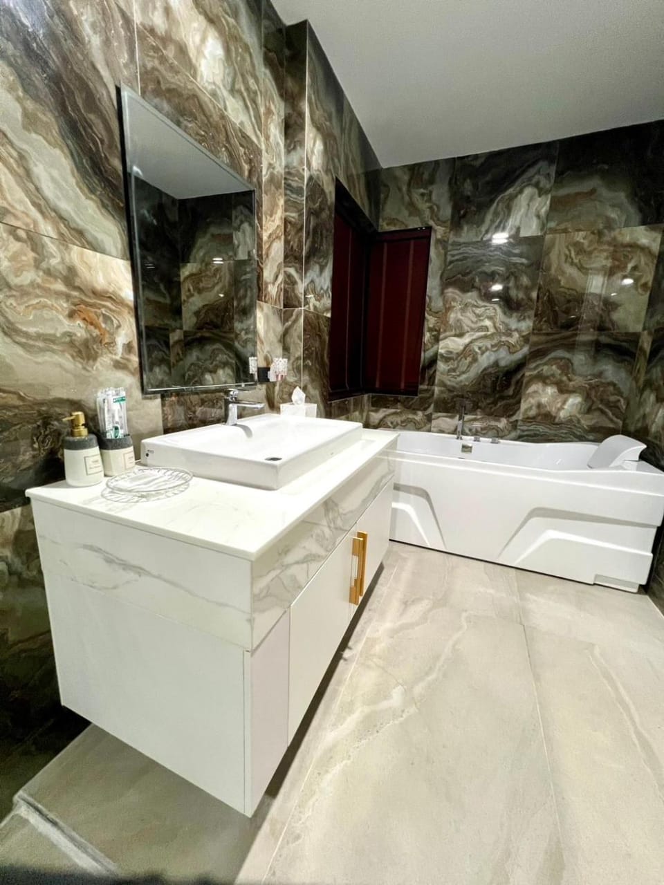 Luxury Condo 3 bedrooms Apartment in Wichit