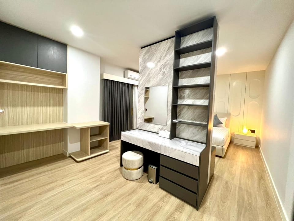 Luxury Condo 3 bedrooms Apartment in Wichit