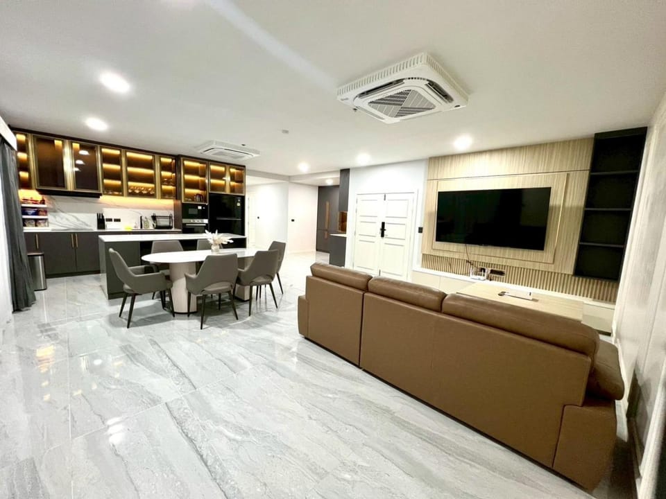 Luxury Condo 3 bedrooms Apartment in Wichit