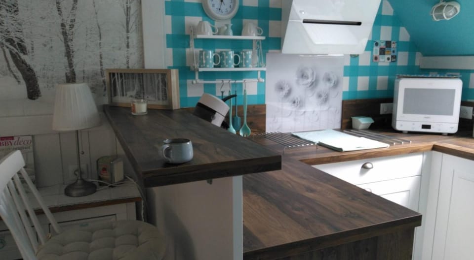 Kitchen or kitchenette, Living room
