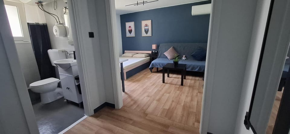 Bathroom, Seating area