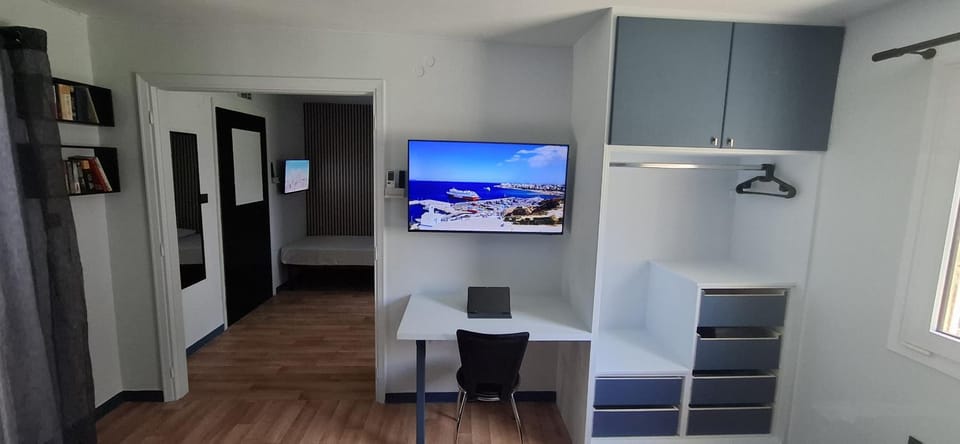 TV and multimedia, Seating area