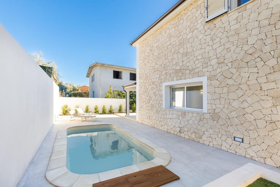 Bynos Central with pool House in Santa Maria Navarrese