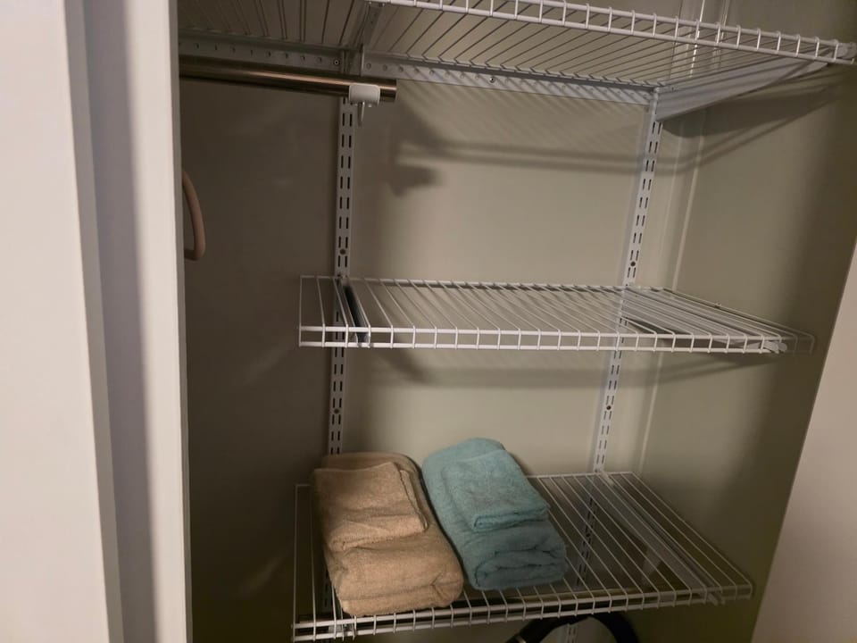 Peaceful 2BR Escape Walk to Bus Family Friendly Apartment in Christchurch