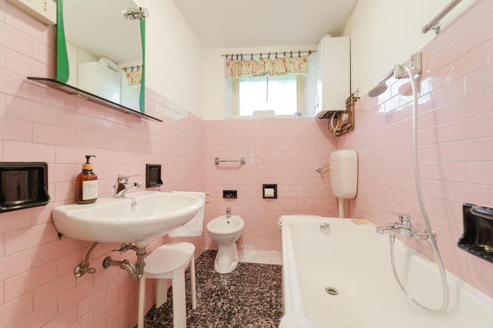 Bathroom, Bath, towels