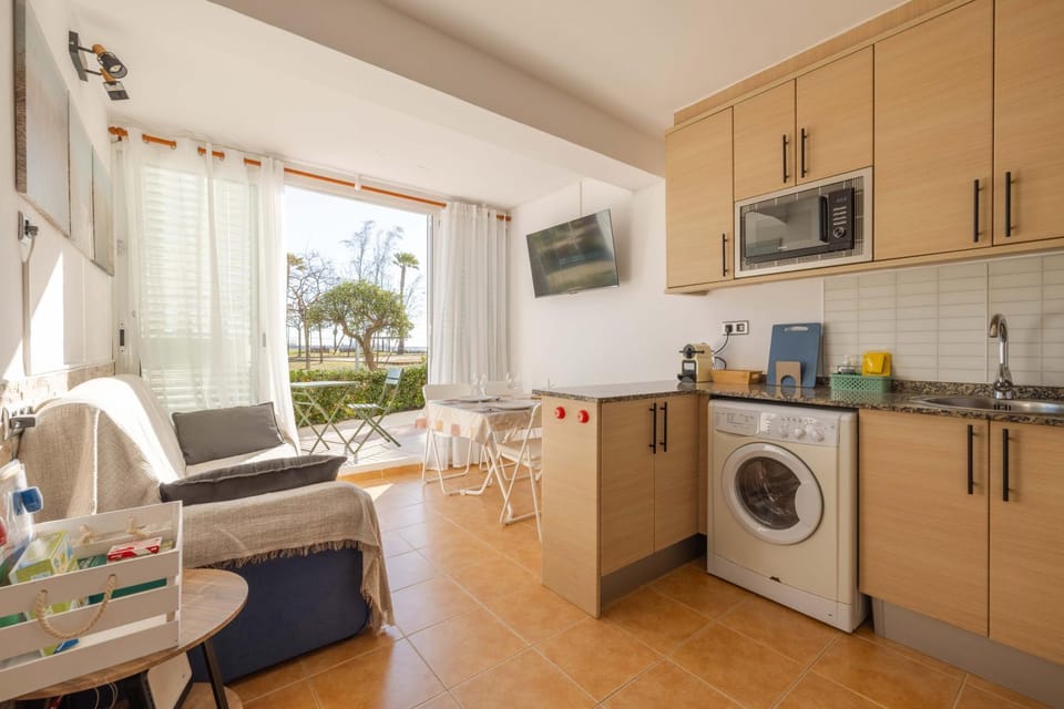 Game Room, Kitchen or kitchenette, Living room, stove, toaster, washing machine, dryer
