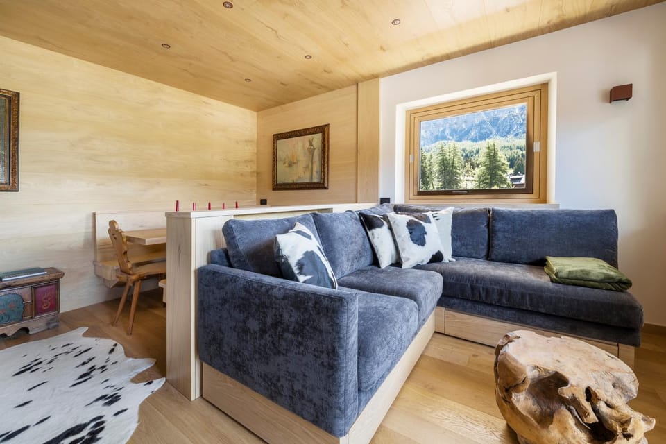 Communal lounge/ TV room