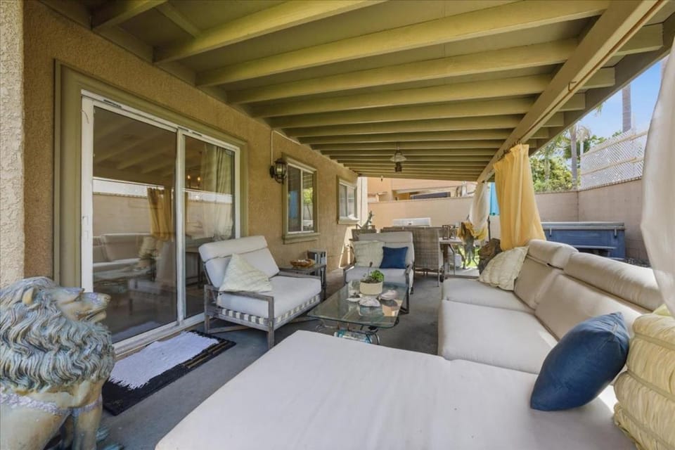 Extravagant Villa Near Beach & Hot Spots House in Lomita