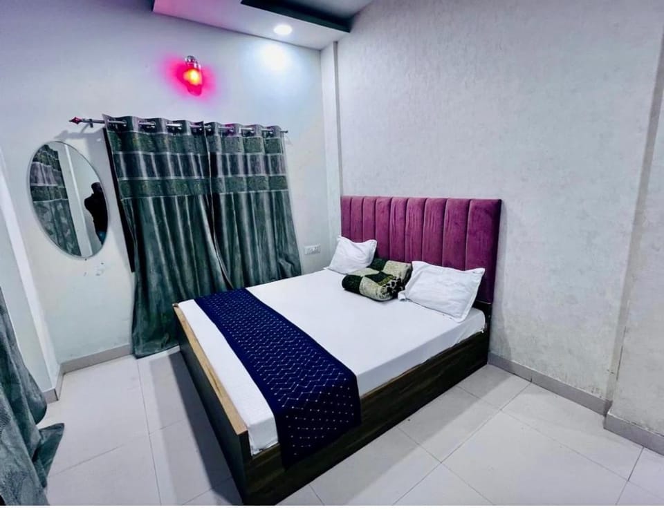 The Girdhari Varanasi Hotel in Varanasi