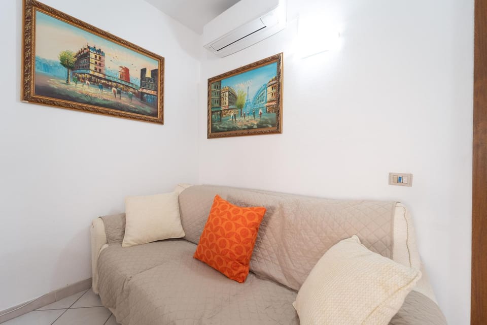 Living room, Seating area, air conditioner