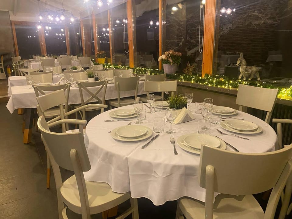 Restaurant/places to eat, Meals