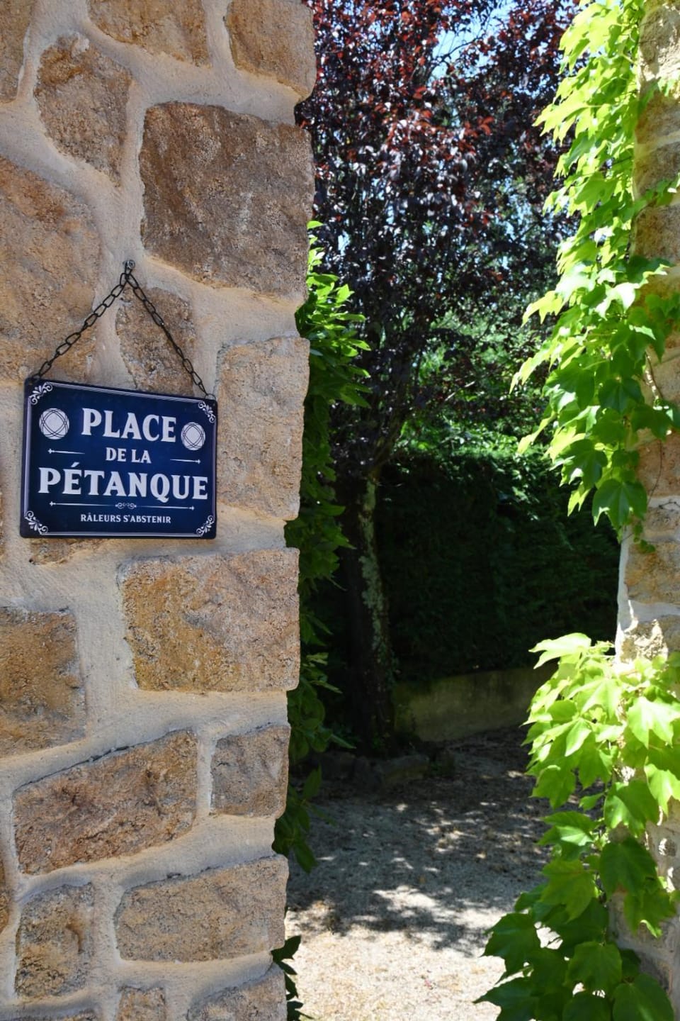 Provençal farmhouse and pool - 4 bedrooms - up to 10 people House in Pont-Saint-Esprit