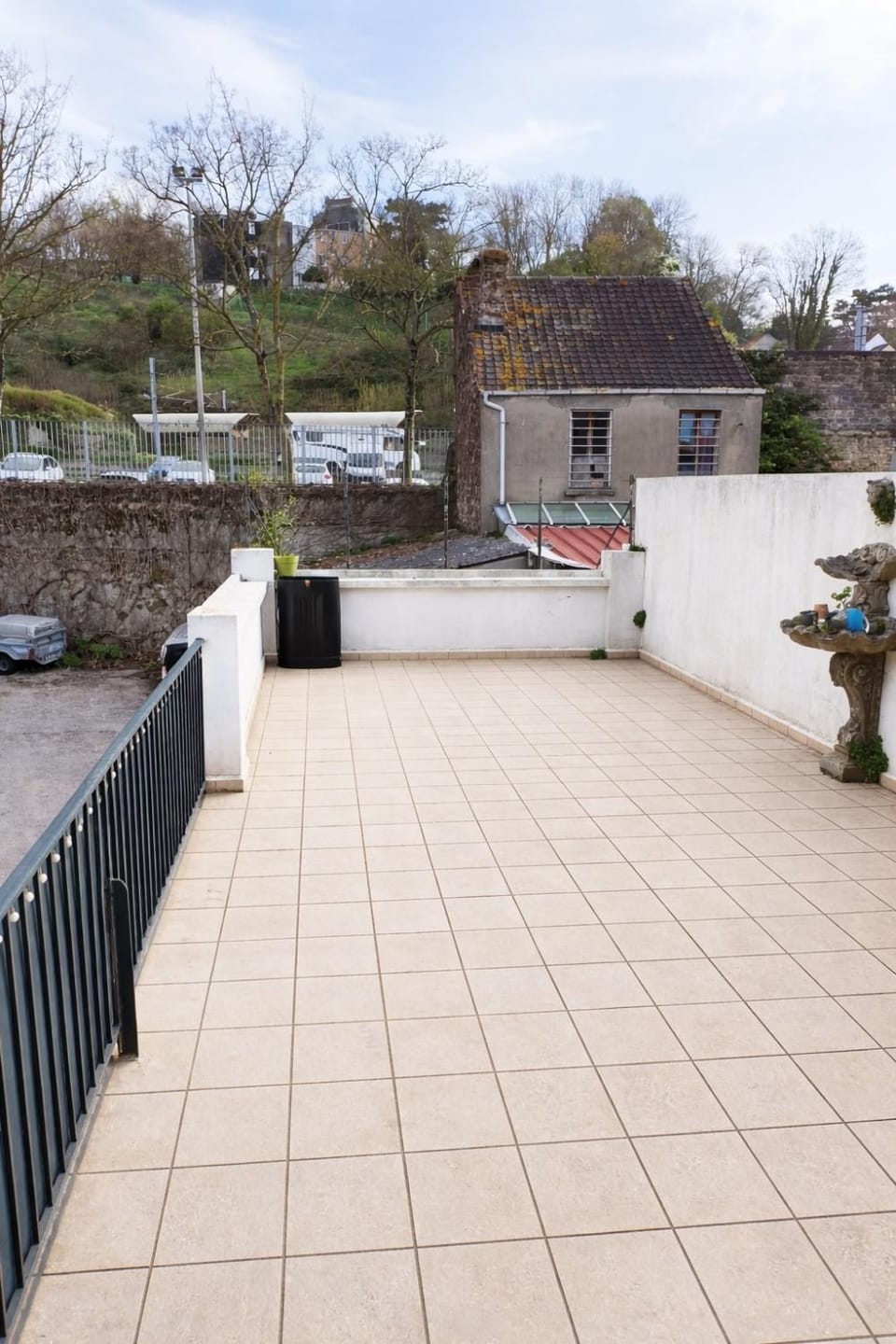 Appartement lumineux avec terrasse de 40m2 10min des remparts Apartment in Hauts-de-France