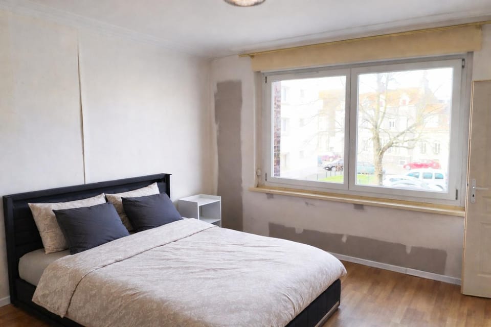 Appartement lumineux avec terrasse de 40m2 10min des remparts Apartment in Hauts-de-France