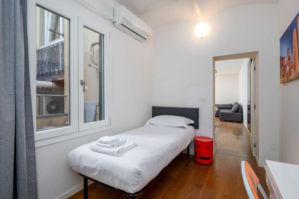 5min dalle Due Torri, Appartamento di Design 2 Camere Apartment in Bologna
