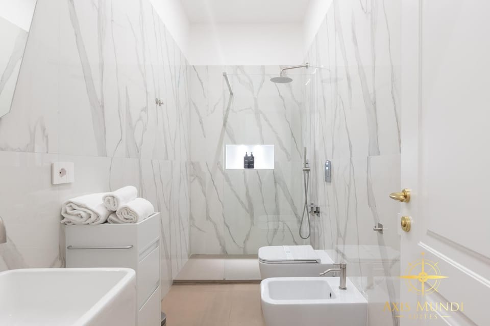 Shower, Toilet, Bathroom, Bath, bidet, towels
