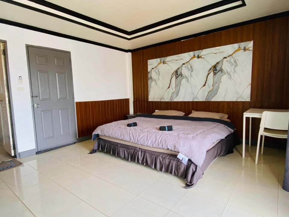 Bed, Photo of the whole room, Bedroom, towels, wardrobe