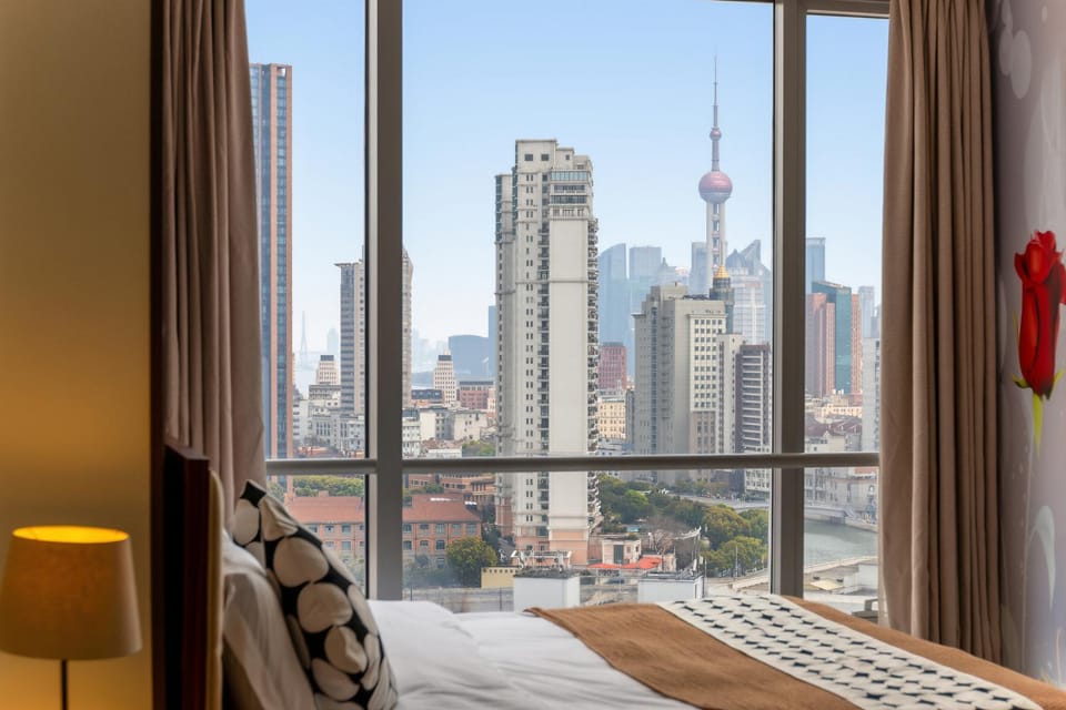 Photo of the whole room, Bedroom, City view