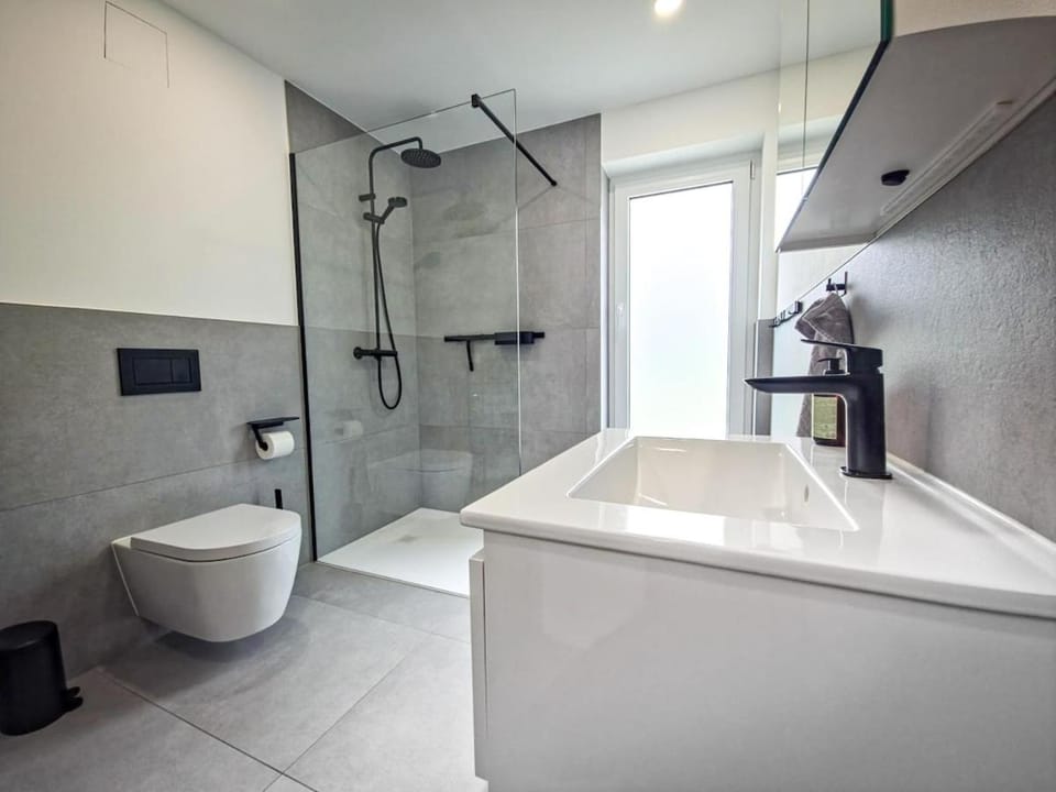 Shower, Toilet, Bathroom