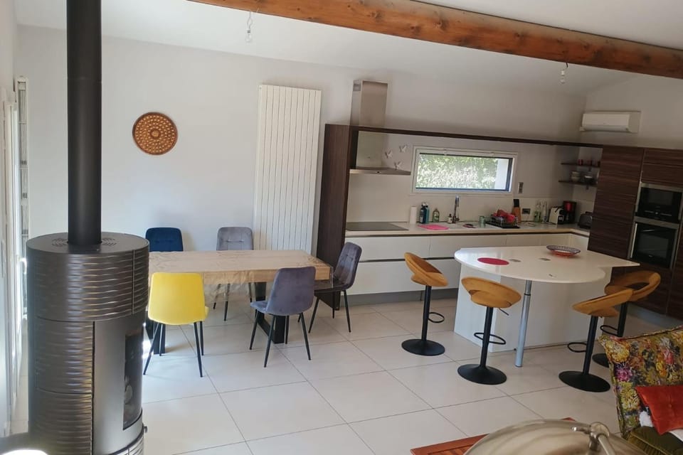 House in Rochefort with Private Pool & AC House in Rochefort-du-Gard