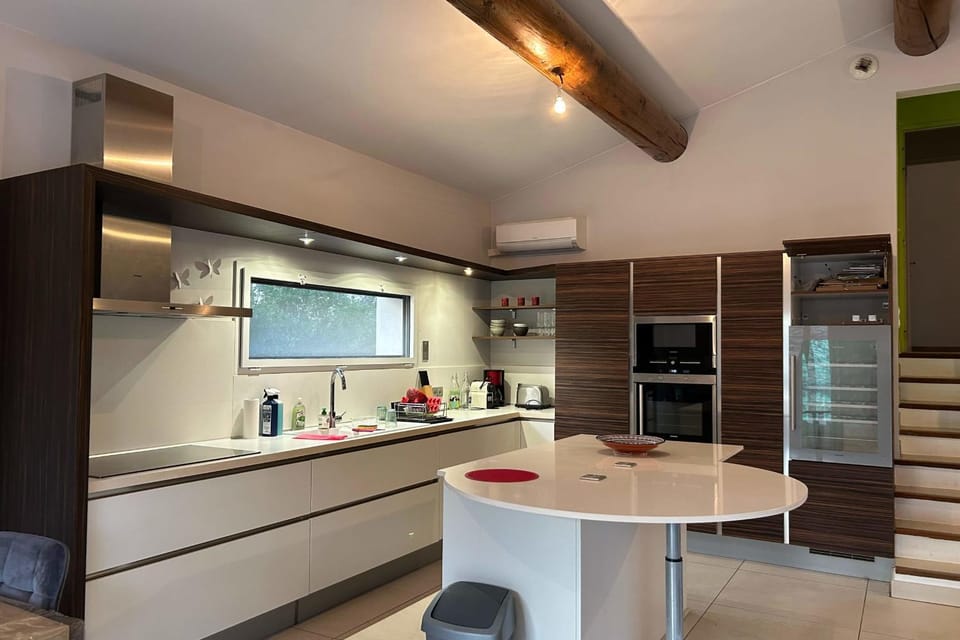 House in Rochefort with Private Pool & AC House in Rochefort-du-Gard