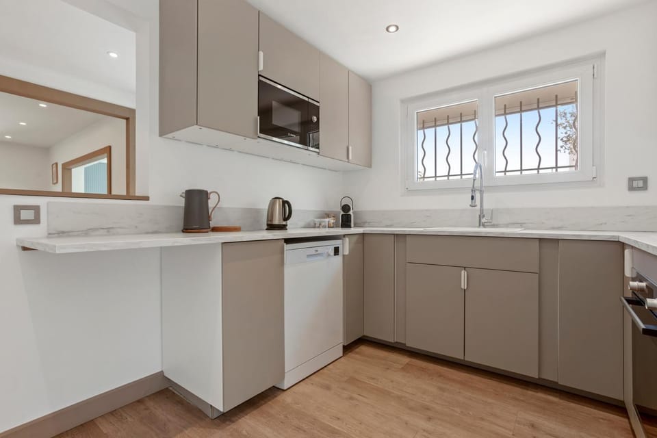 Kitchen or kitchenette, Living room
