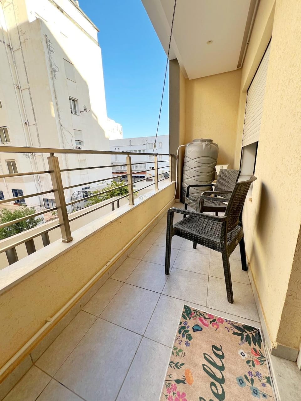 Seaside Escape, Walk to Beach & Dining in Top Restaurants, East Khezema Apartment in Sousse