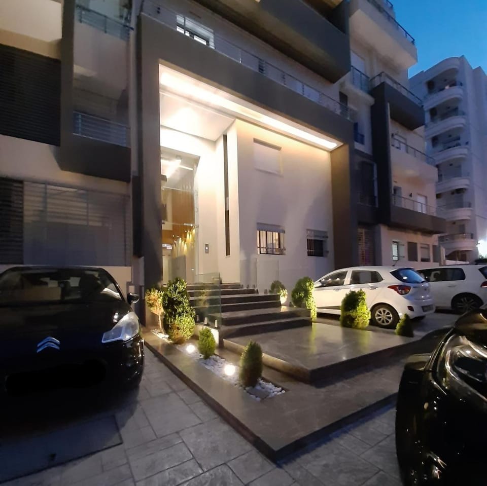 Seaside Escape, Walk to Beach & Dining in Top Restaurants, East Khezema Apartment in Sousse