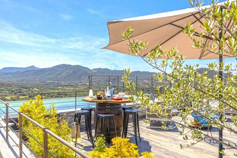 Villa 2F avec piscine privée, vue mer et montagne House in Belgodère