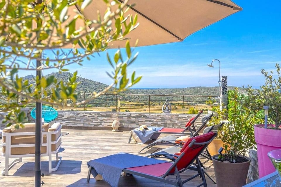 Villa 2F avec piscine privée, vue mer et montagne House in Belgodère