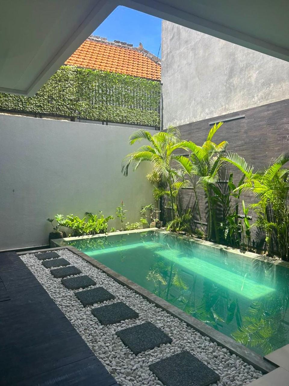 Swimming pool, Swimming pool