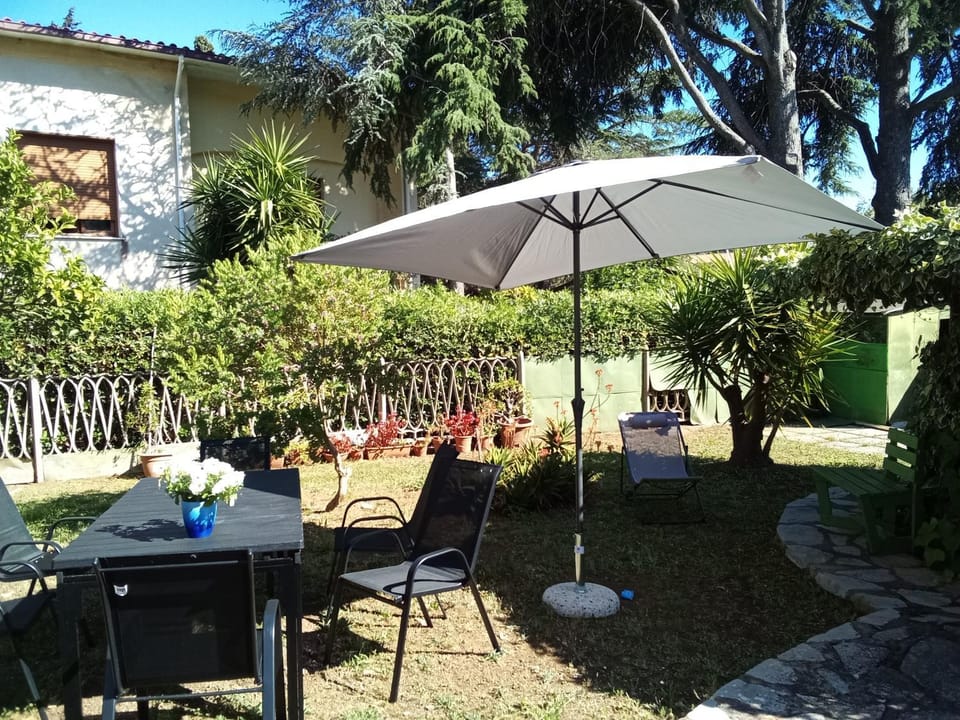 Property building, Patio, Spring, Garden, Dining area, Garden view