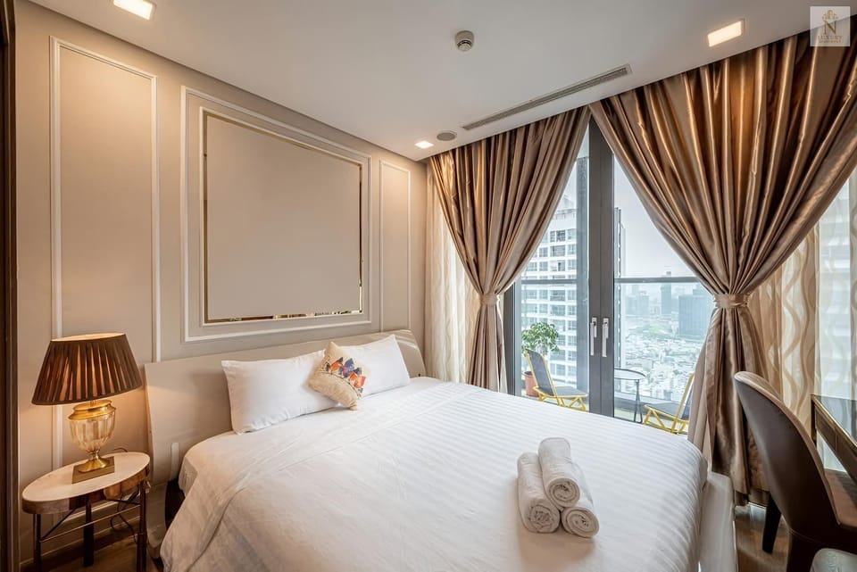 Bed, Bedroom, towels