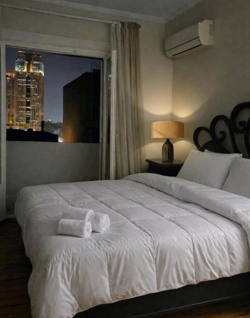 Cozy Zamalek Apt with Nile Glimpse and Prime Location Apartment in Cairo