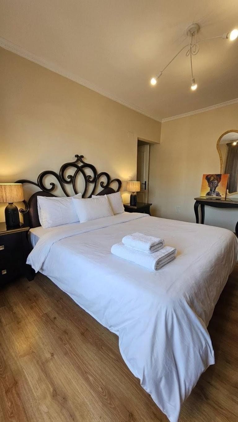 Cozy Zamalek Apt with Nile Glimpse and Prime Location Apartment in Cairo