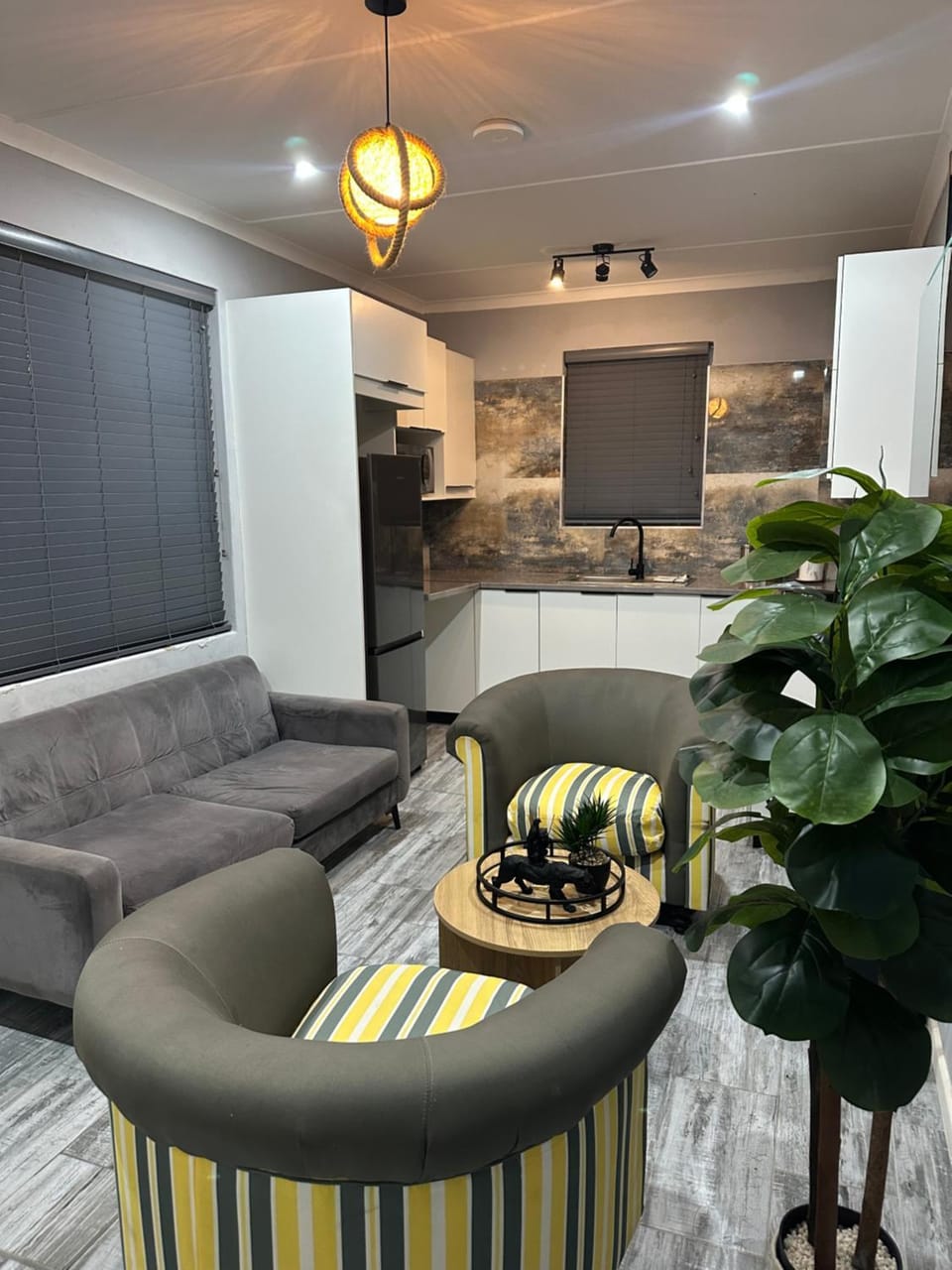 Kitchen or kitchenette, Living room