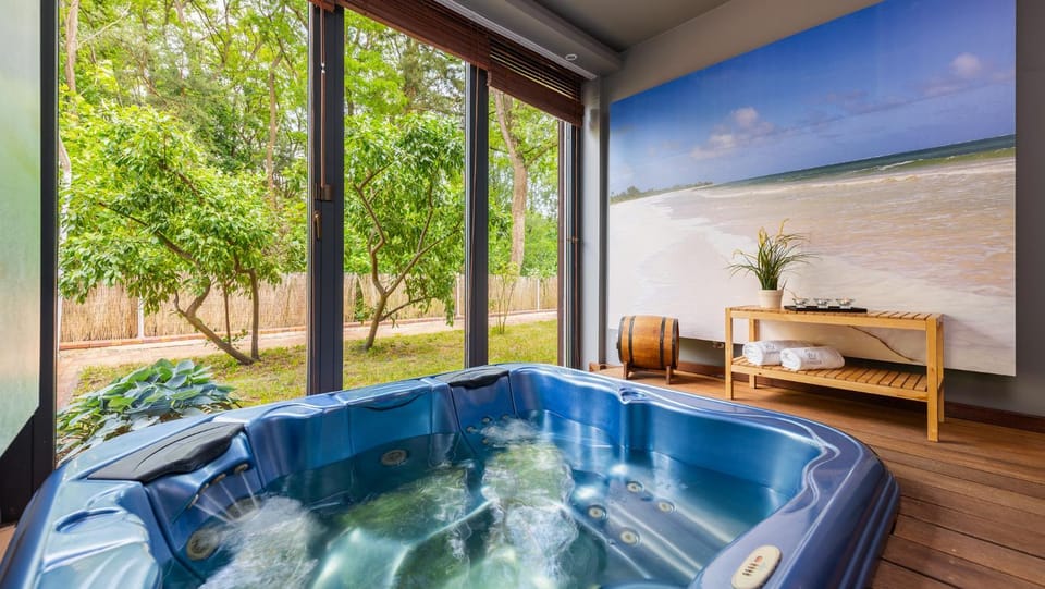 Hot Tub, Garden view