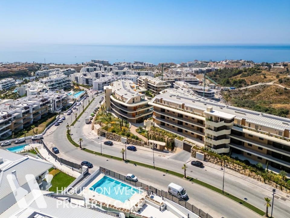 Neighbourhood, Bird's eye view, Swimming pool